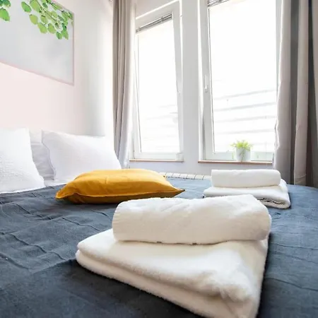 Augusta - Central, Spacious With Easy Parking Option Novi Sad Exteriör bild