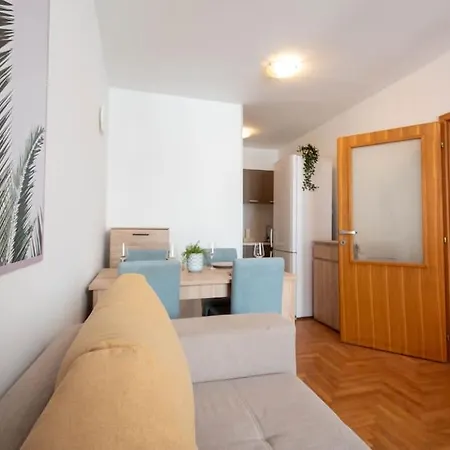 Augusta - Central, Spacious With Easy Parking Option Novi Sad Exteriör bild