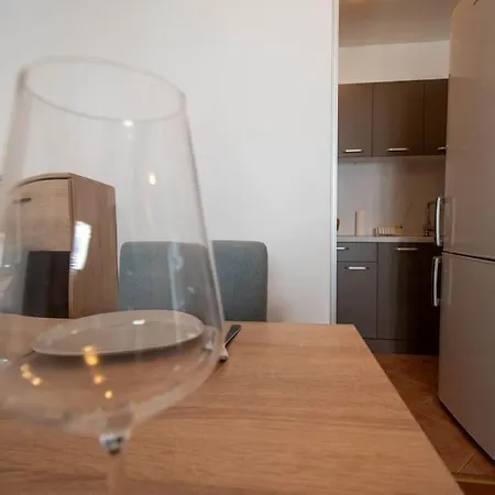 Augusta - Central, Spacious With Easy Parking Option Novi Sad Exteriör bild