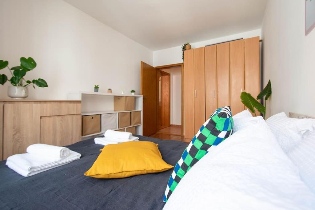 Augusta - Central, Spacious With Easy Parking Option Lägenhet Novi Sad